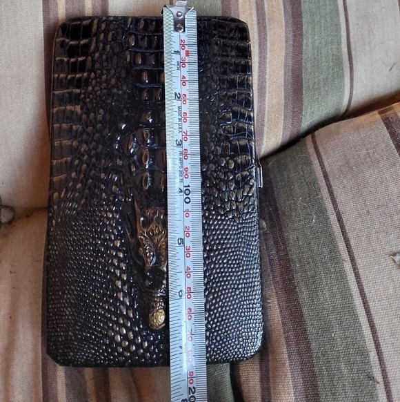 Alligator Embossed (Faux) Wallet Clutch - Picture 10 of 12